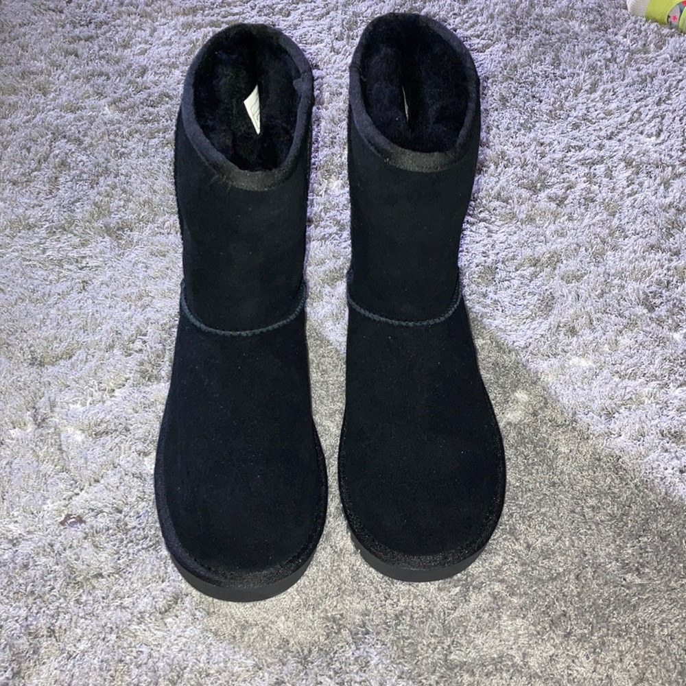 Black boots, koolaburra by ugg. Size 7
